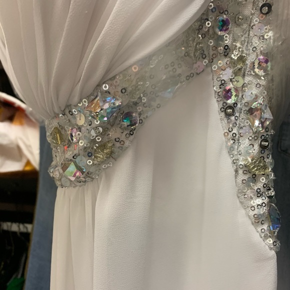 La Femme White Evening/Prom Dress - Picture 4 of 8